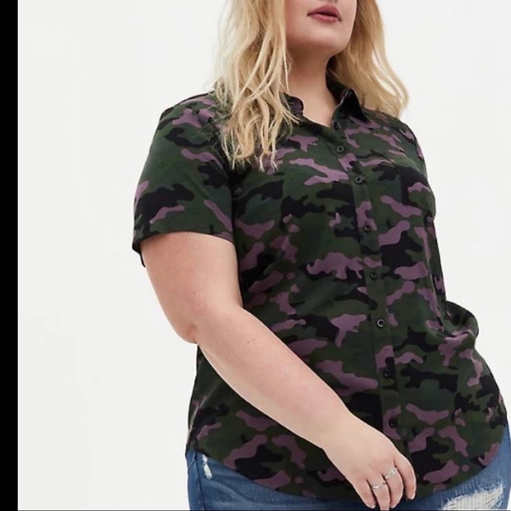 Women’s plus size camouflage blouse. Size 3X